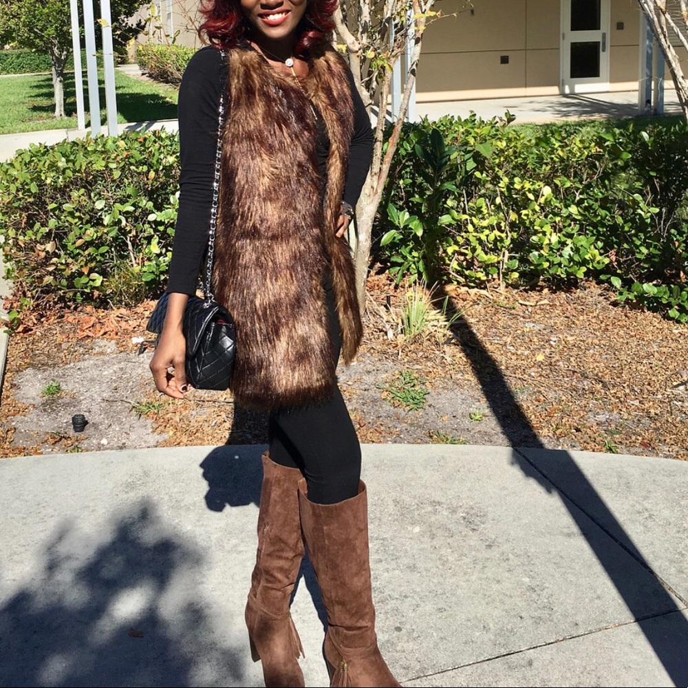 Mid lenght chic Faux fur vest